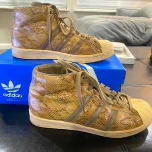 Adidas Pro model snake print